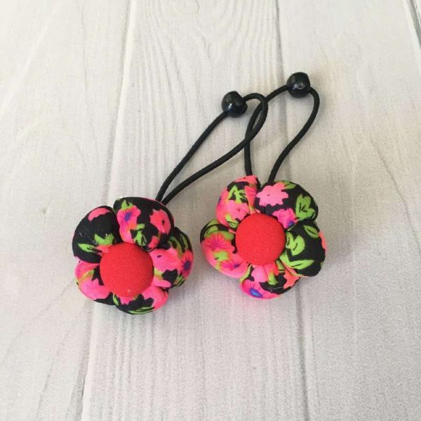 Colitas Negras con Flores
