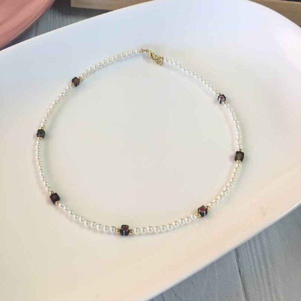 Gargantilla de Perlas con Flores Negras