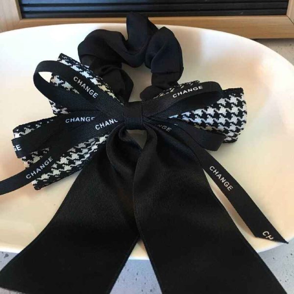 Scrunchie Negra con Lazo