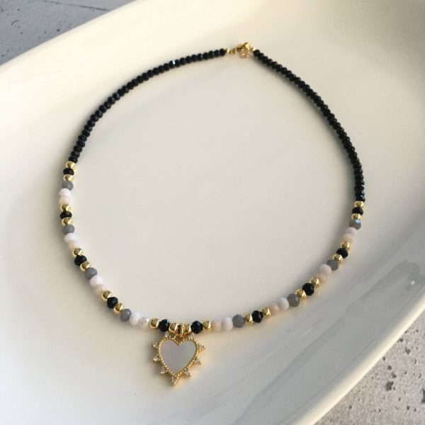 Gargantilla de Cristales Negros y Beige con Corazón