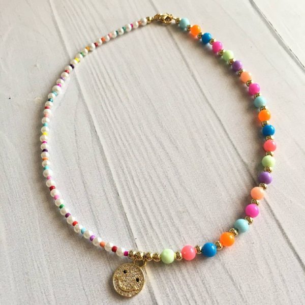 Gargantilla de Perlas Multicolor con Carita Feliz