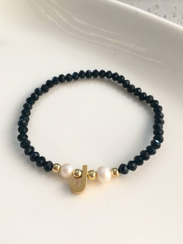 Pulsera de Cristales Negros con inicial J