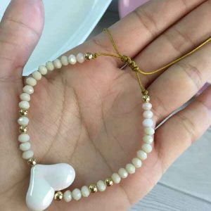Pulsera Ajustable de Cristales Beige con Corazón