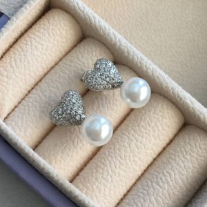 Aretes de Corazón Plateados