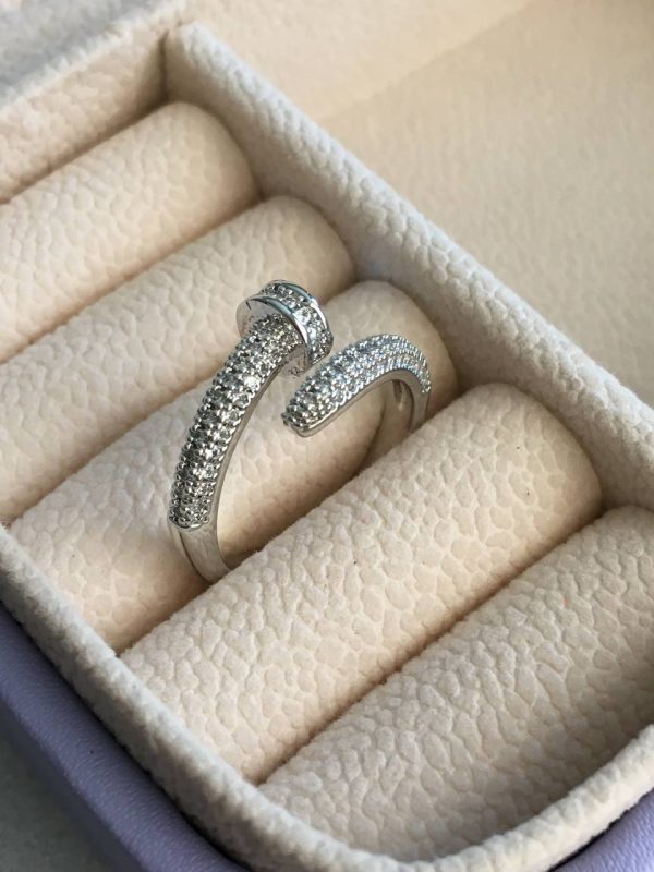Anillo Plateado con Circones