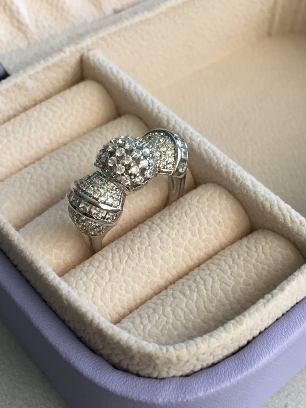 Anillo Plateado con Circones